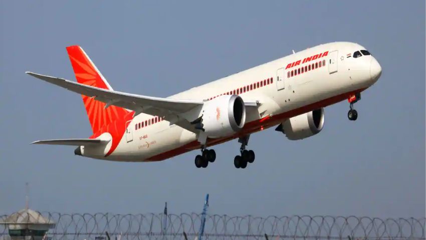 राउडी मुसाफिरों पर सेकेंड्स में होगा एक्शन, जानिए क्या है Air India का ऐप और आईपैड वाला प्लान