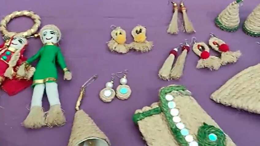 केले का थंब बना महिला किसानों के लिए कमाई का जरिया, रेशे से बना रहीं खास प्रोडक्ट