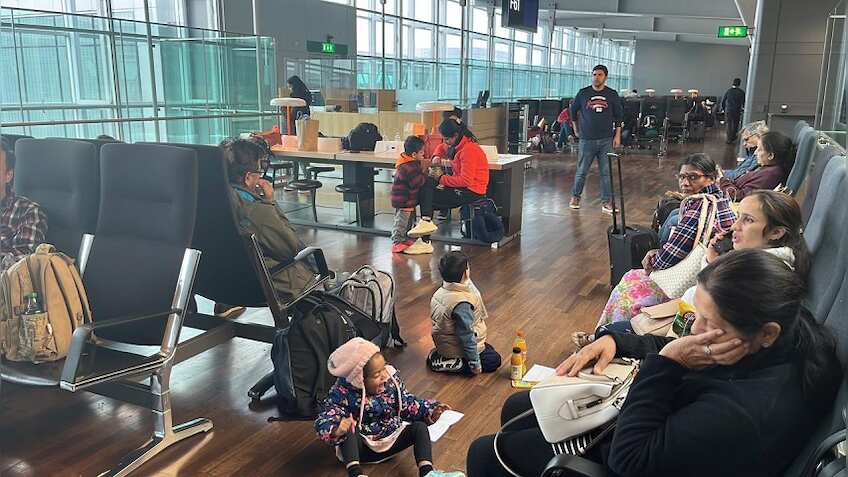 स्टॉकहोम एयरपोर्ट पर 300 भारतीय पैसेंजर्स 12 घंटे से परेशान, एयर इंडिया की तरफ से नहीं मिल रहा कोई संतोषजनक जवाब 
