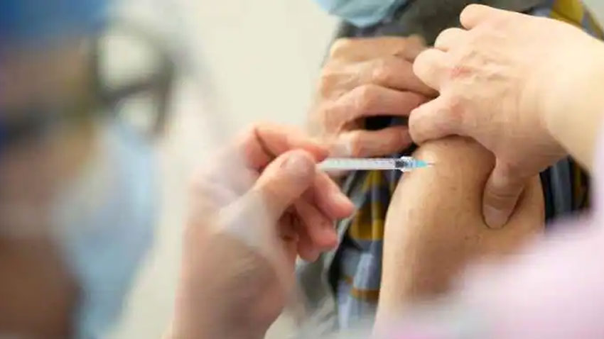 कोरोना वैक्सीनेशन अभियान से भारत में बची 34 लाख जानें, अर्थव्यवस्था को 15.17 लाख करोड़ रुपए के नुकसान से भी बचाया