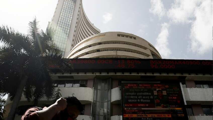 Sensex की टॉप 10 में 9 कंपनियों का मार्केट कैप 1.87 लाख करोड़ रुपये घटा, HDFC Bank को हुआ सबसे ज्यादा नुकसान