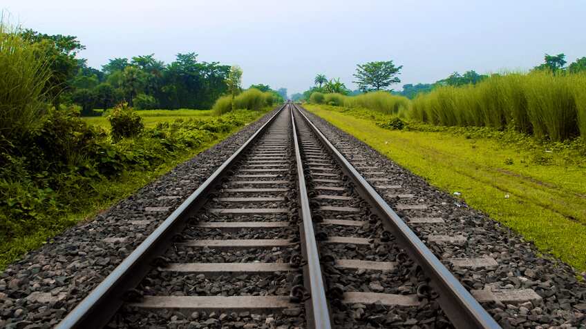 Interesting Facts: सिर्फ दो नहीं, तीन पटरियों पर भी दौड़ती है ट्रेन, जानें ऐसा कहां और क्‍यों किया जाता है!