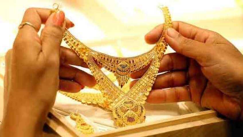 Gold Price Today: दुनियाभर में मची हलचल से सोना हुआ महंगा, चेक कर लें आज का ताजा भाव 