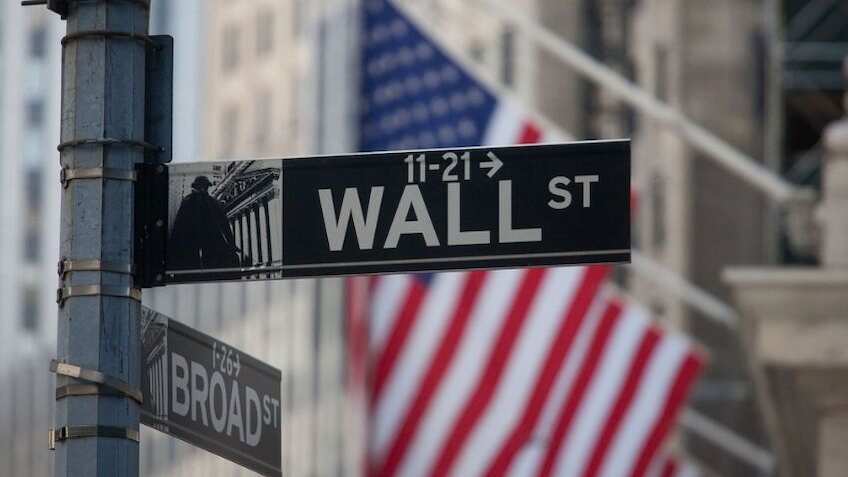 Global Market Updates: डाओ जोन्स 450 अंक टूटा; Gold में आया भूचाल, पहली बार कीमत ₹59000 के पार