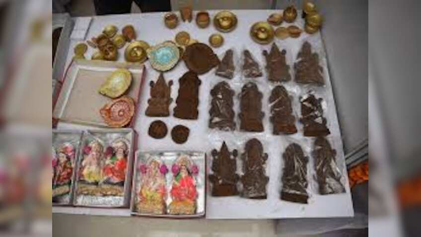 Success Story: गाय के गोबर से बने प्रोडक्ट्स भेजे जाएंगे अमेरिका और ऑस्ट्रेलिया, करोड़ों का बिजनेस करने की उम्मीद