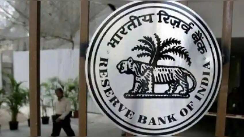 नियमों में लापरवाही इस बैंक को पड़ी भारी, RBI ने लगा दिया 2.27 करोड़ रुपये का जुर्माना, अब ग्राहकों का क्या होगा?