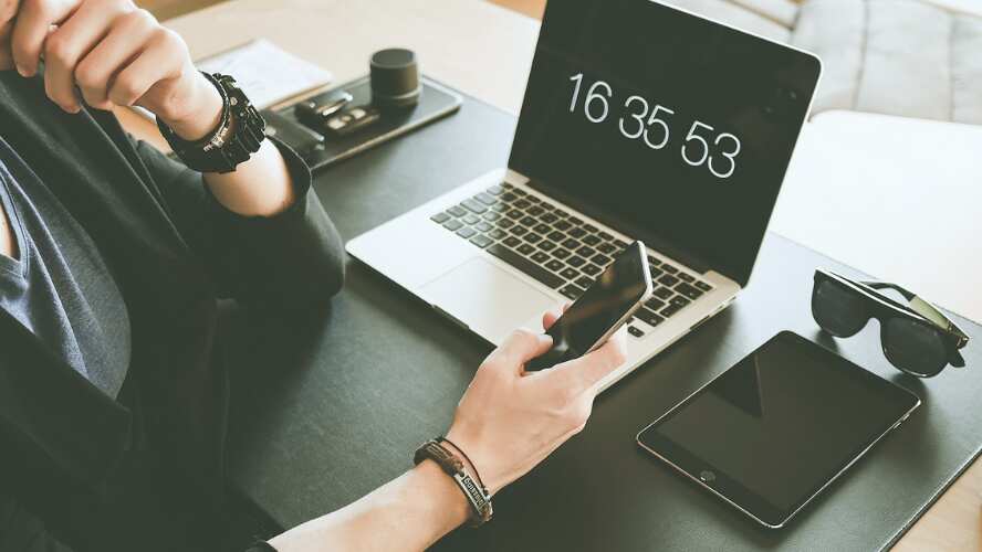 ऑफिस या Work From Home भारत में नौकरीपेशा को कौन सा ऑप्‍शन आ रहा पसंद? LinkedIn के सर्वे में हुआ ये खुलासा