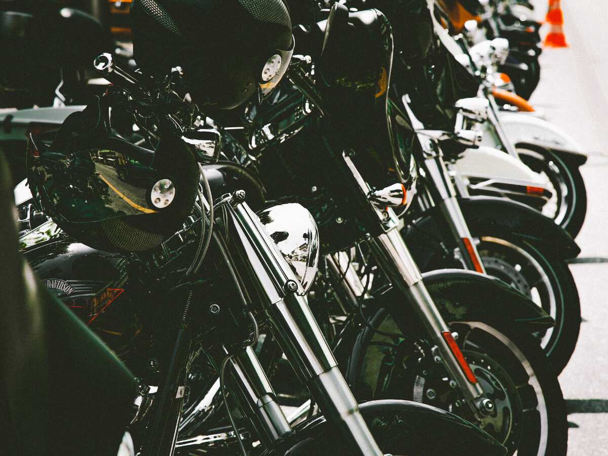 2-Wheeler Sales April 2023: Royal Enfield ने फिर दिखाया दम! Hero MotoCorp की रफ्तार पर लगा ब्रेक