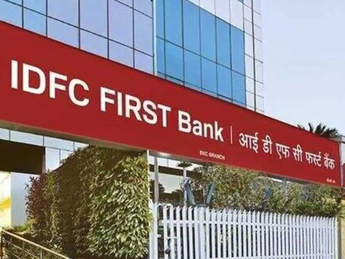 IDFC First Bank में 25% अपसाइड का टारगेट