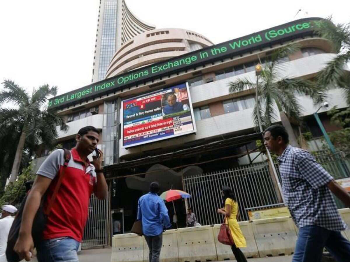 Stock Market: बाजार में लगातार तीसरे दिन गिरावट; सेंसेक्स 128 अंक नीचे बंद, इन स्टॉक्स ने बनाया दबाव