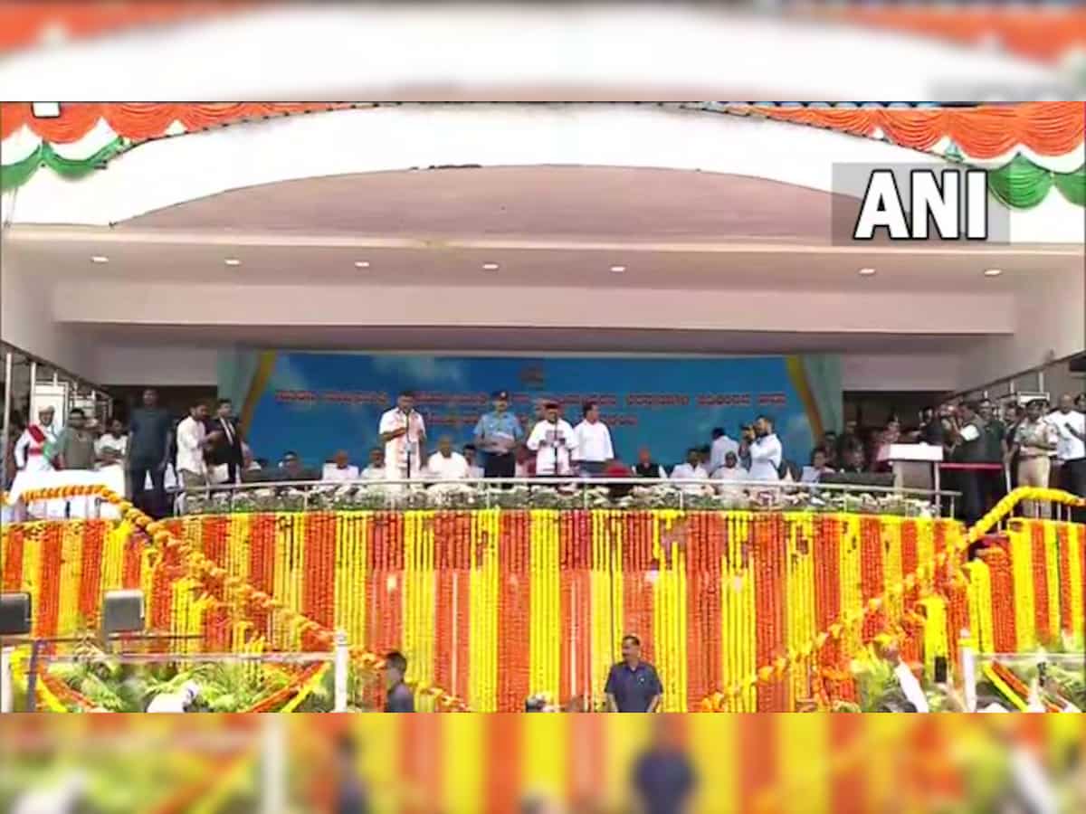 Karnataka CM Oath Ceremony: कर्नाटक में सिद्धारमैया ने CM और डीके शिवकुमार ने डिप्टी CM पद की ली शपथ