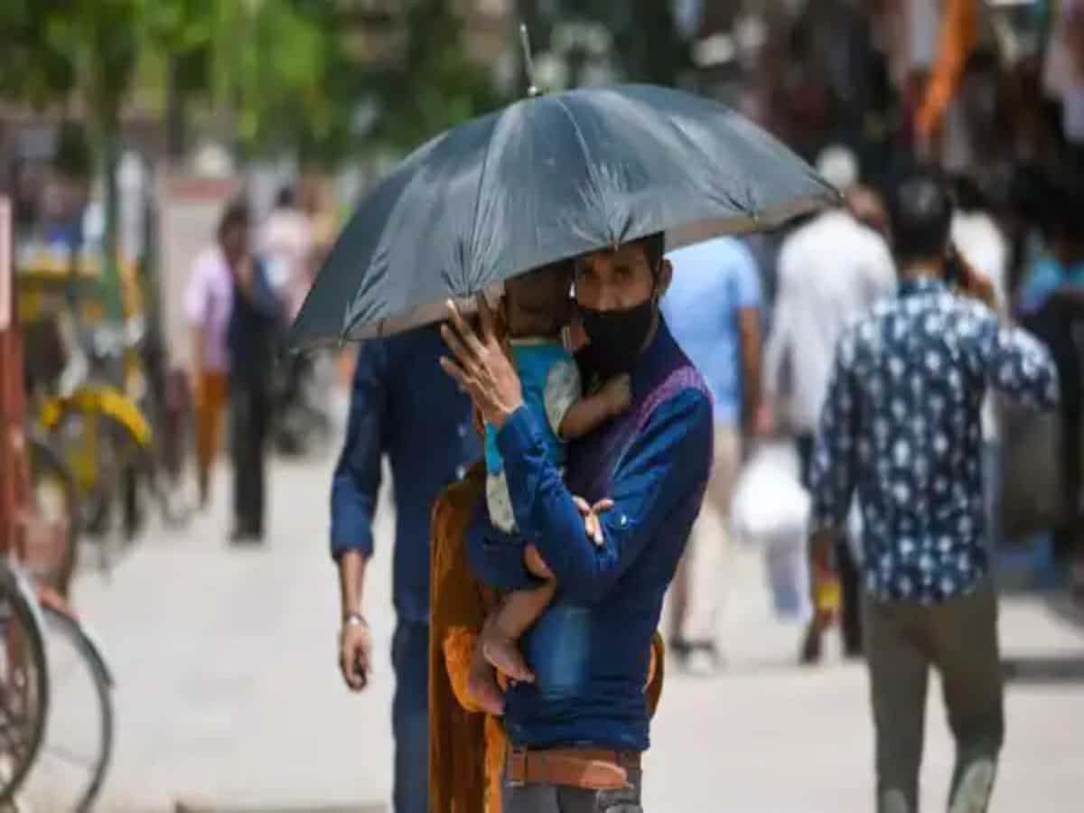 Delhi Weather Update: चिलचिलाती गर्मी में झुलस रहे दिल्ली और राजस्थान के लोग, जानें क्या है मानसून का अपडेट