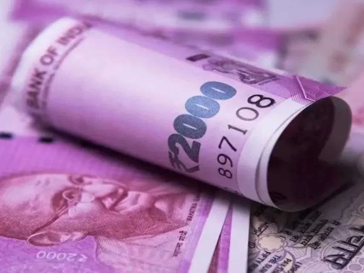 RBI के 2000 रुपये के नोट वापसी का बाजारों पर दिखने लगा असर, मार्केट में 'गुलाबी नोट' से ज्यादा शॉपिंग कर रहे हैं लोग