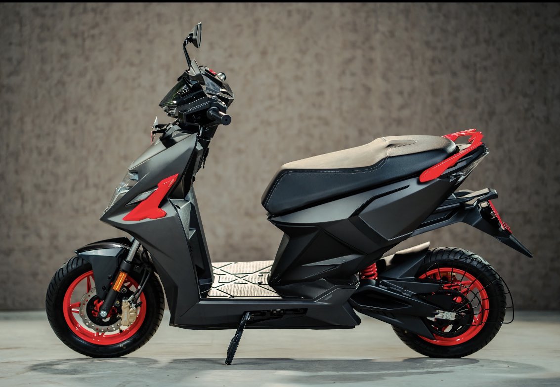 Electric Scooter Tips: इलेक्ट्रिक स्कूटर खरीदने से पहले रखे इन बातों का खास ख्याल, शोरूम पर ये करे 42 Simple Energy का पहला इलेक्ट्रिक स्कूटर Simple ONE लॉन्च, फुल चार्ज में देता है 212 km