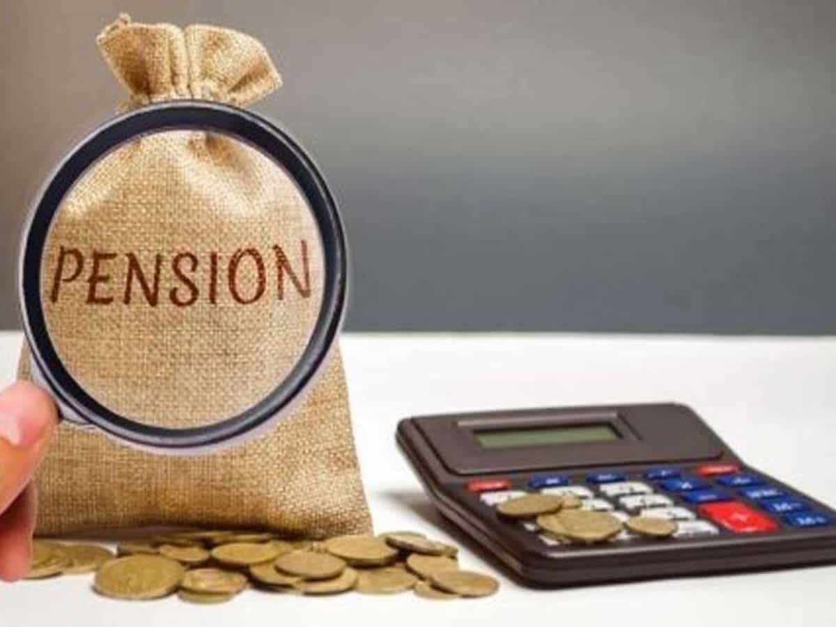 सरकार ने NPS की अधिसूचना से पहले के सरकारी कर्मचारियों को Old Pension Scheme का फायदा देने के नियमों में दी ढील