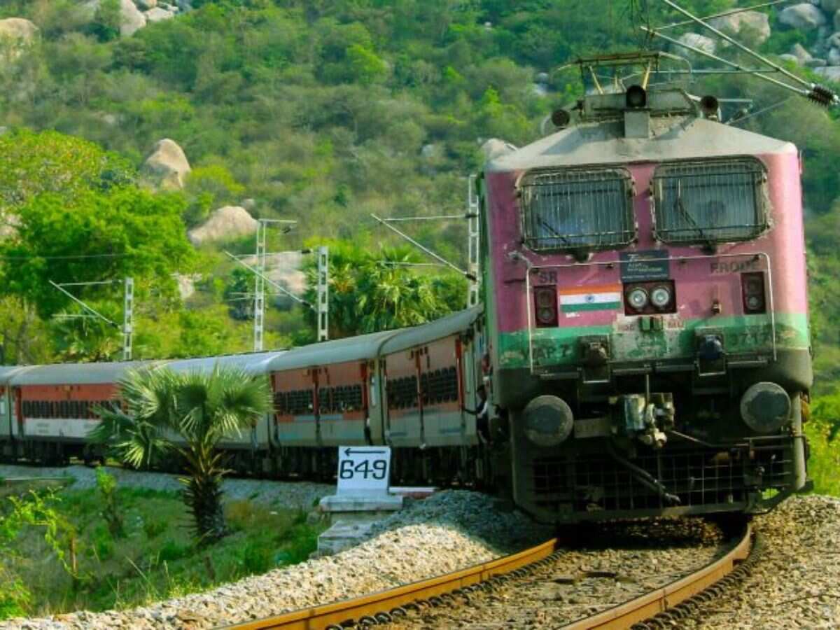 Train Cancel: गुजरात जाने वाले यात्री ध्यान दें, अहमदाबाद, वडोदरा रूट पर ये ट्रेनें अगले एक महीने रहेंगी कैंसिल