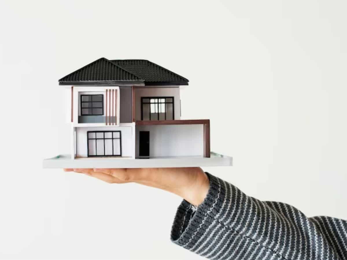 Noida Housing: बिल्डरों ने 1100 फ्लैट खरीदारों की रजिस्ट्री रोकी, नोएडा अथॉरिटी ने पब्लिक किया डेटा