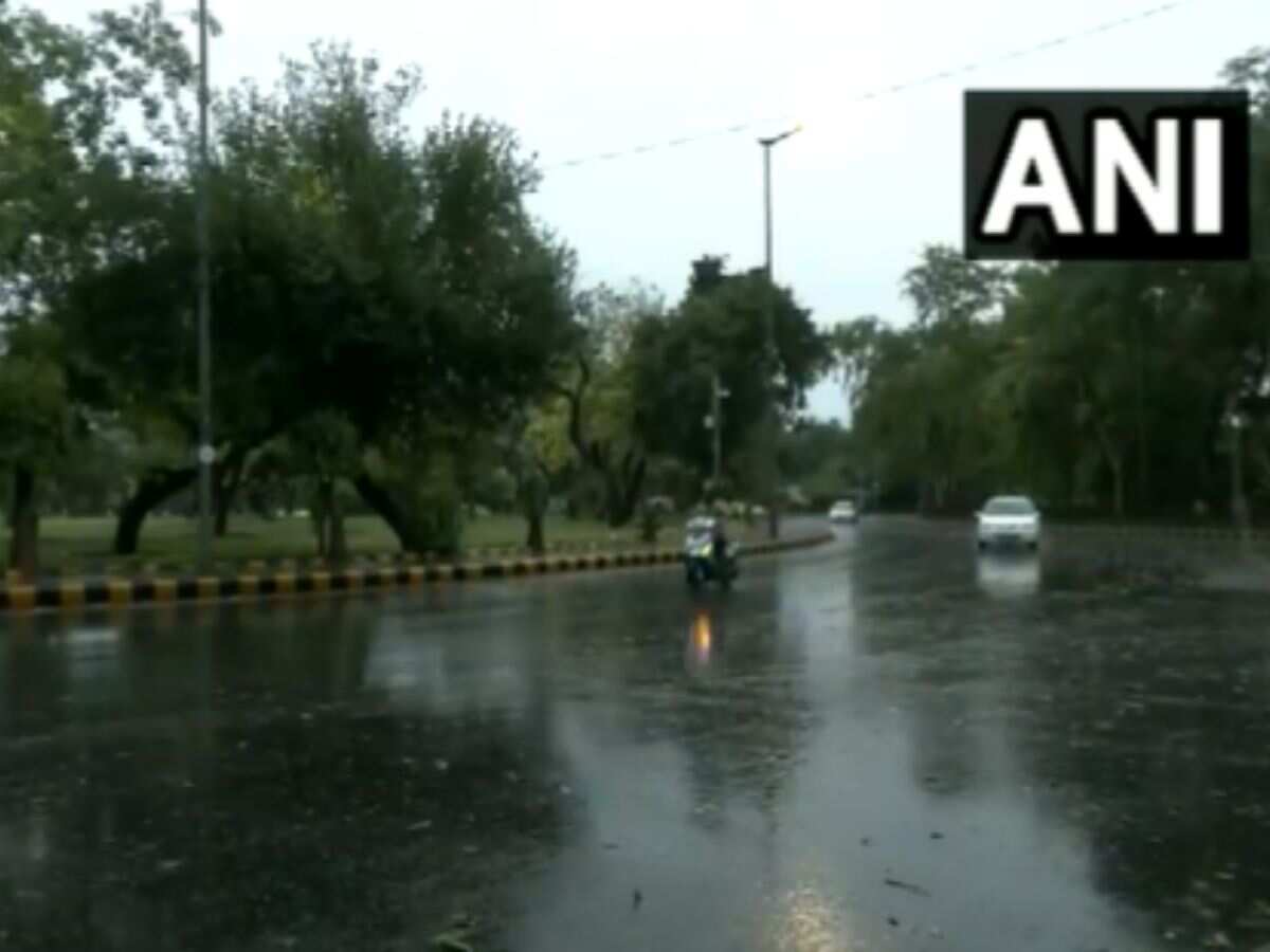 Delhi-NCR Weather Update: तेज आंधी और बारिश से मौसम खुशनुमा, फ्लाइट्स पर पड़ा असर; पढ़ें IMD का अपडेट