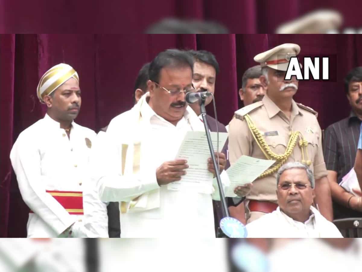 Karnataka Cabinet Expansion: कर्नाटक में सिद्धारमैया मंत्रिमंडल का हुआ विस्तार, 24 नए मंत्रियों ने ली शपथ