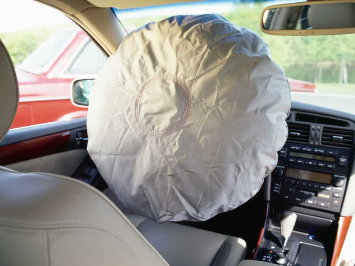 एक्सीडेंट के समय ऐसा क्या होता है कार में कि खुद खुल जाता है Airbag? जानिए क्या है इसके पीछे की टेकनीक