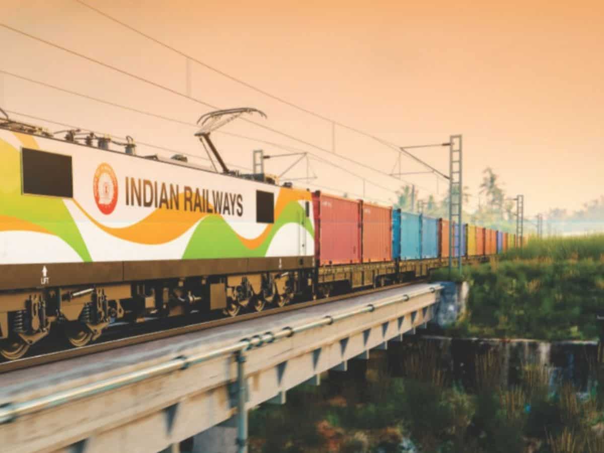India Nepal Rail Project: भारत, नेपाल के बीच नया रेल प्रोजेक्ट हुआ लॉन्च, पीएम मोदी ने दिखाई कार्गो ट्रेन को हरी झंडी