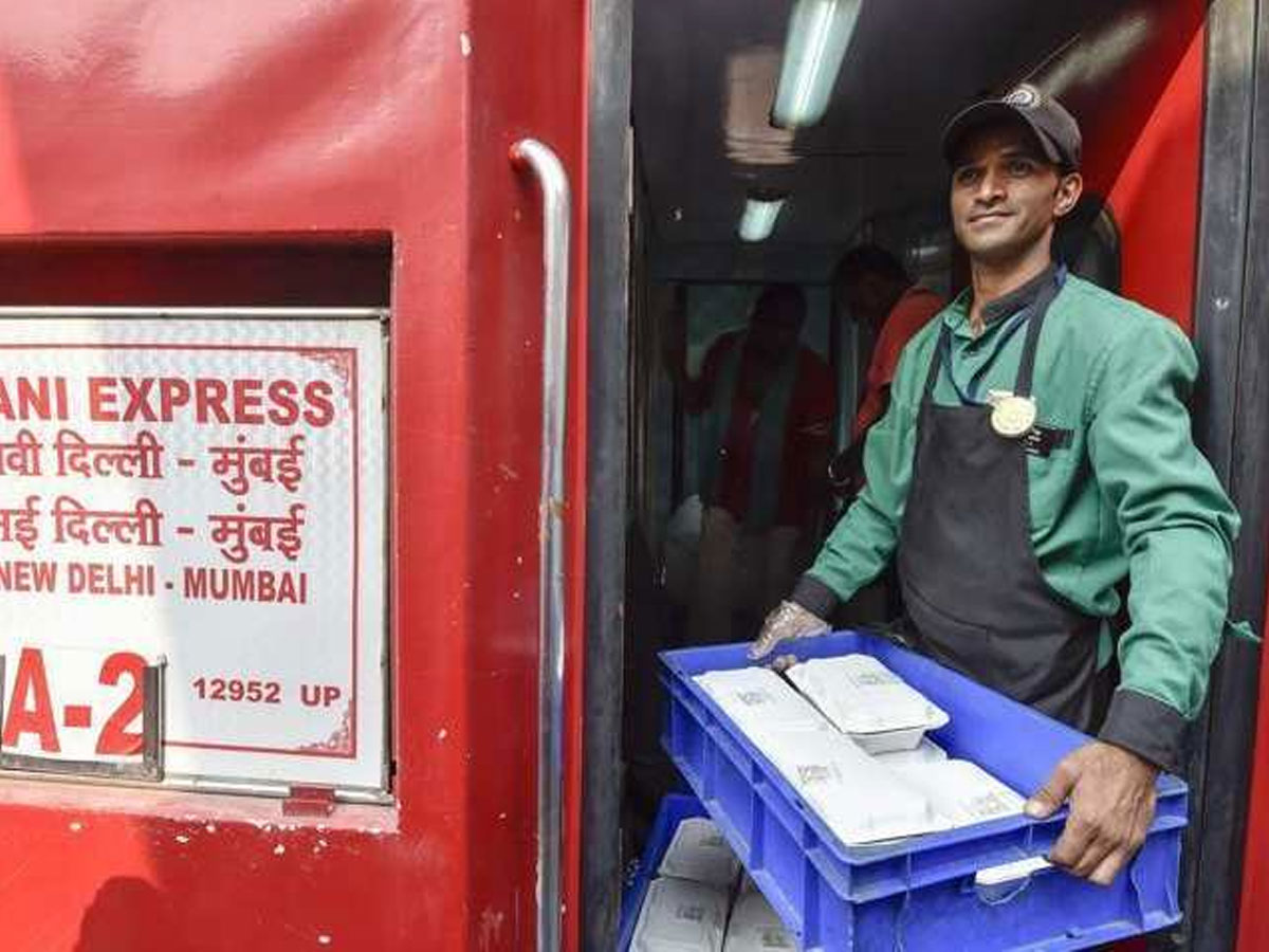 रेलवे की मीटिंग में सामने आया बड़ा प्लान, अपग्रेड होगी केटरिंग सर्विस, ऐसे रोकी जाएगी ओवरचार्जिंग