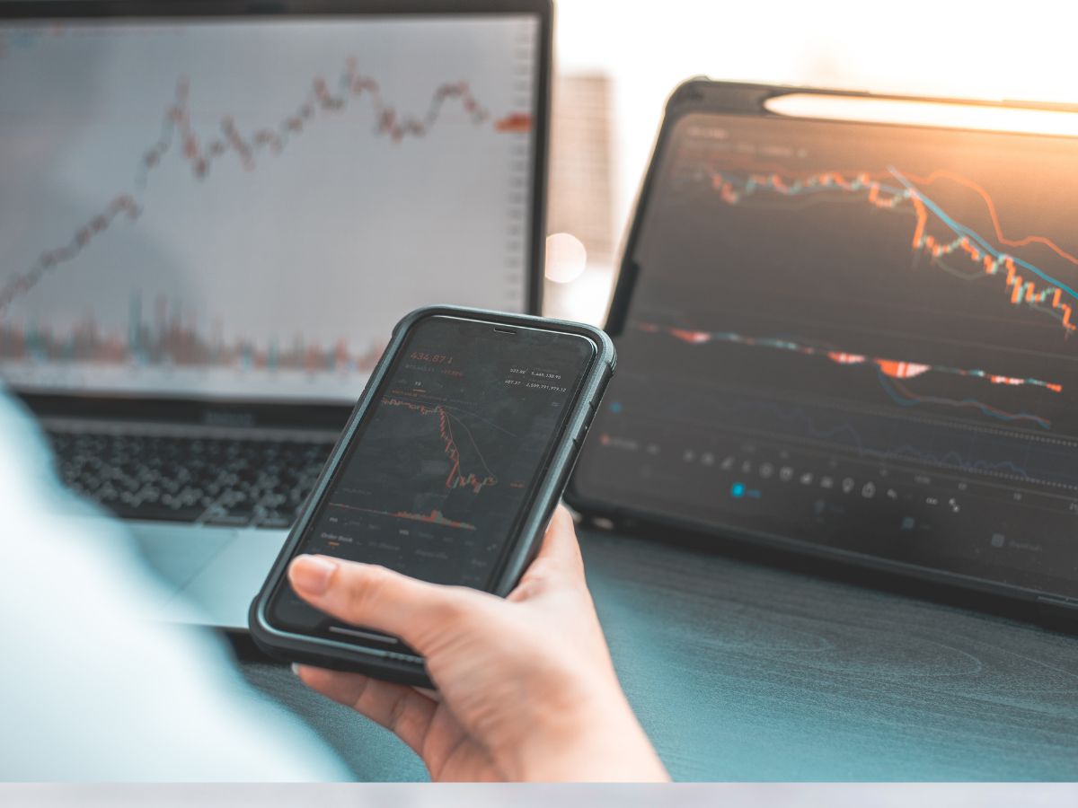 कम समय में कमाकर देंगे ये 2 स्टॉक, जानिए शॉर्ट टर्म वाला टारगेट