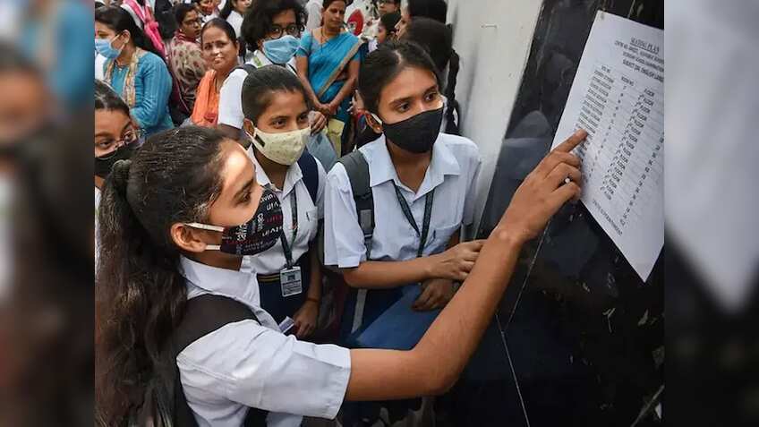 RBSE Class 10th Result: राजस्थान बोर्ड 10वीं के नतीजों में लड़कियों ने मारी बाजी, इस जिले में सबसे अधिक बच्चे पास