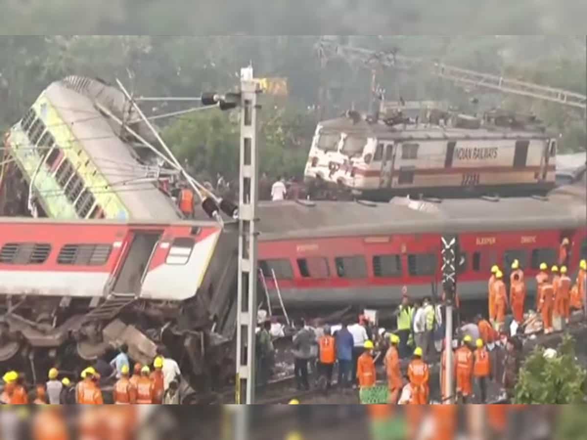 Coromandel Express Train Accident: ओडिशा रेल हादसे के बाद 43 ट्रेनें रद्द, 38 के रूट बदले गए, एक दिन का राजकीय शोक