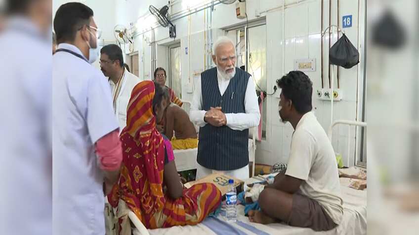 रेल हादसे के घायलों से मिलने के बाद बोले पीएम नरेंद्र मोदी, 'जांच के दिए निर्देश, बख्शे नहीं जाएंगे दोषी'
