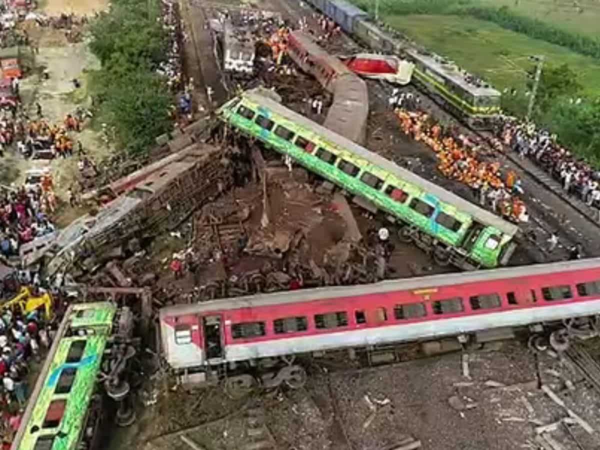 Odisha Train Accident: रेल हादसे के बाद ओडिशा और बंगाल जाने वाली दर्जनों ट्रेन हैं कैंसिल, कई गाड़ियों का बदला मार्ग, देखें लिस्ट