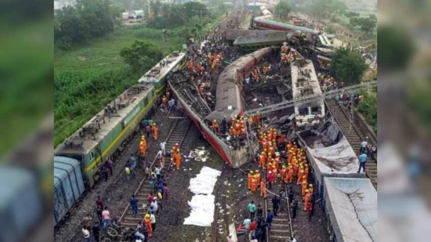 ओडिशा ट्रेन हादसे के पीड़ितों के लिए जरूरी खबर, फ्री बस से लेकर फ्लाइट और ट्रेन का किया इंतजाम, देखें डीटेल्स