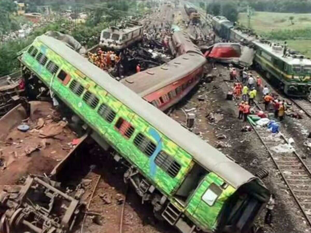 ओडिशा ट्रेन हादसे के पीड़ितों के रेलवे ने जारी किया हेल्पलाइन नंबर, मिलेगी घटना से जुड़ी सभी जानकारी और सहायता