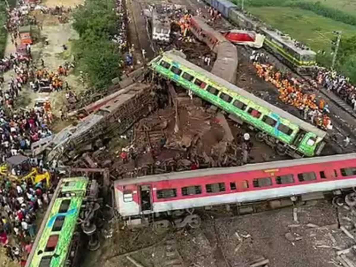 Odisha Train Accident: हादसे के तीसरे दिन भी 100 से ज्यादा ट्रेनें हैं कैंसिल, कई गाड़ियों का बदला रूट, देखें लिस्ट