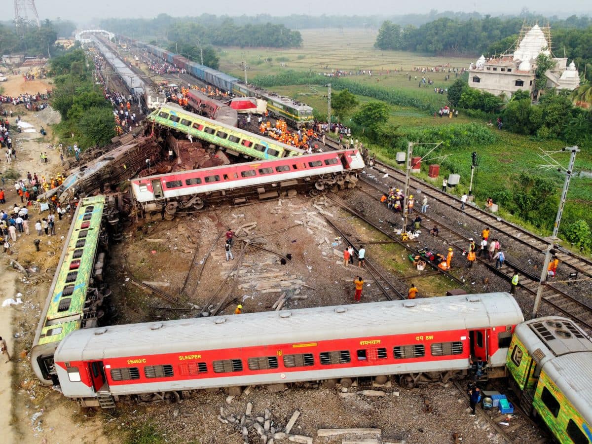 ओडिशा ट्रेन दुर्घटना में क्या बिना टिकट यात्रा कर रहे पीड़ितों को भी मिलेगा मुआवजा? जानें क्या है नियम