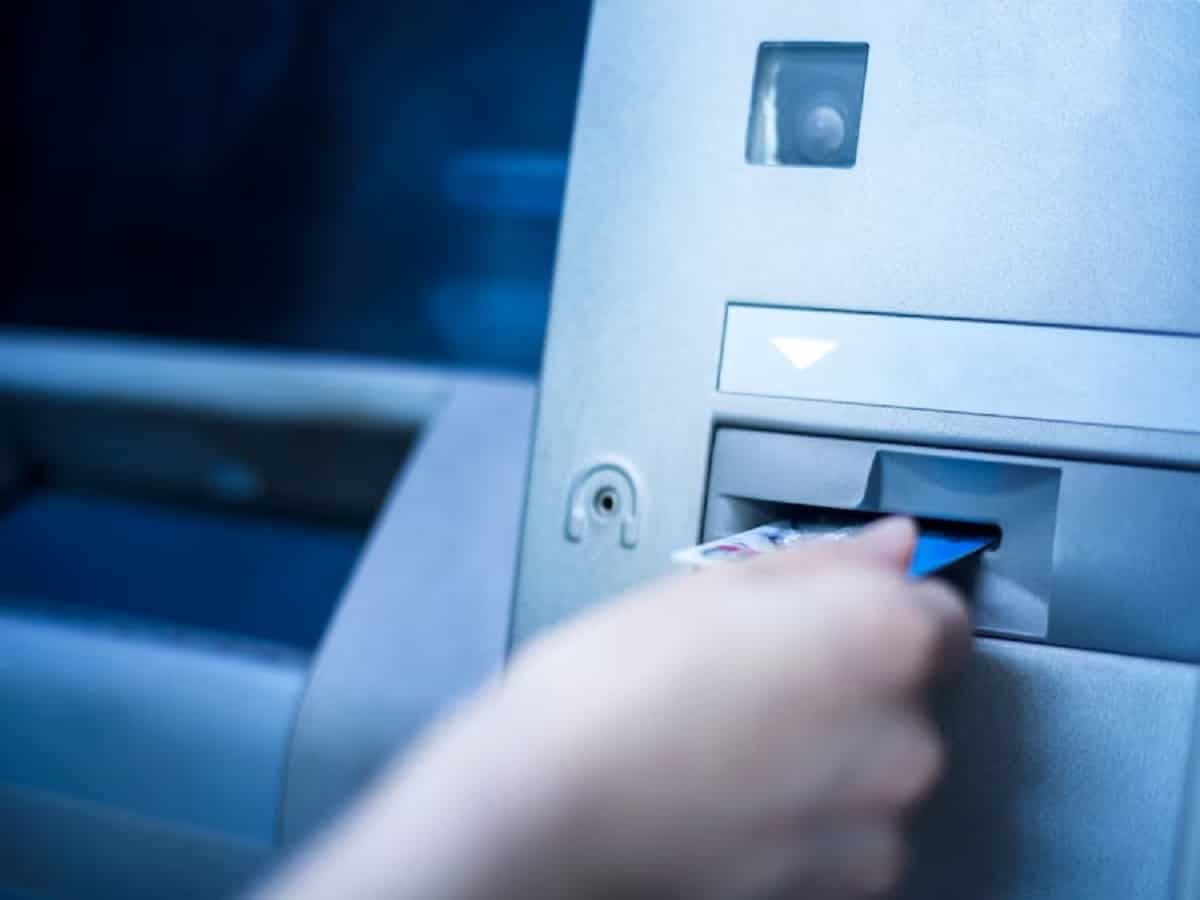 इस सरकारी बैंक ने ग्राहकों को दिया बड़ा तोहफा, अब बिना डेबिट कार्ड ATM से निकाल सकेंगे कैश, जानिए तरीका