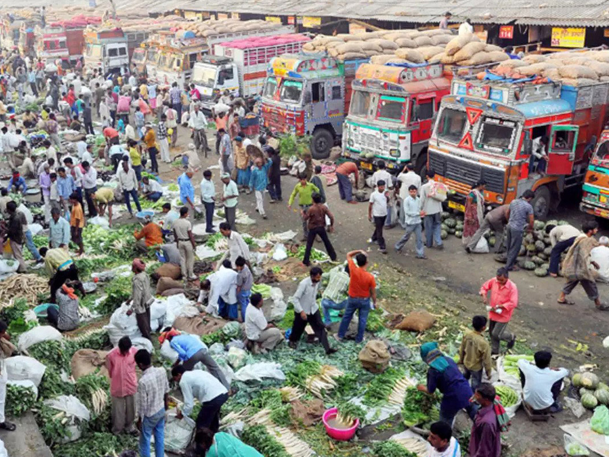 जानिए कैसे काम करती है सब्जी मंडी, शेयर बाजार की तरह वहां भी होते हैं कार्टेल, देखिए किस तरह लुटते हैं किसान!
