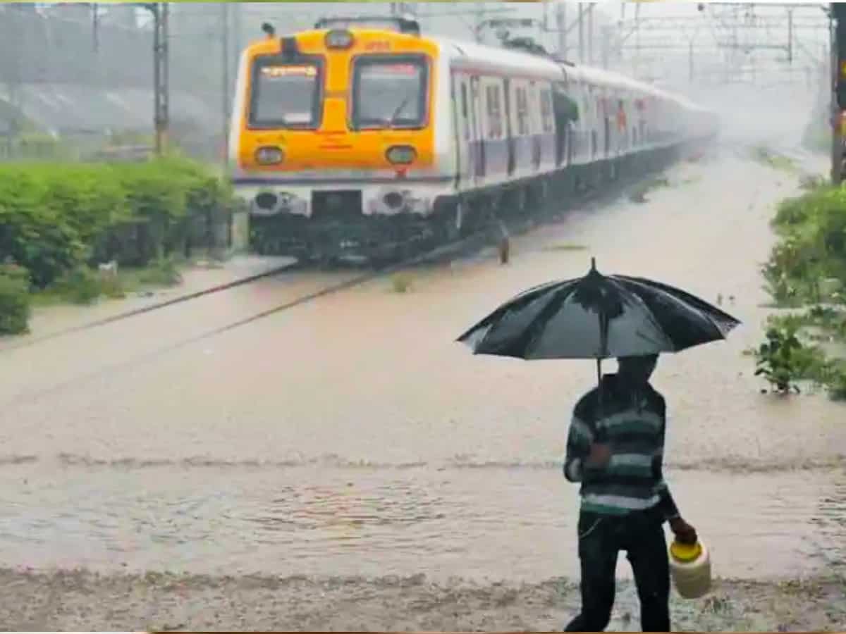 मॉनसून में भी बिना रुकावट दौड़ेगी मुंबई लोकल, रेलवे और मुंबई प्रशासन हुआ अलर्ट, जलजमाव रोकने के लिए कीं ये तैयारियां