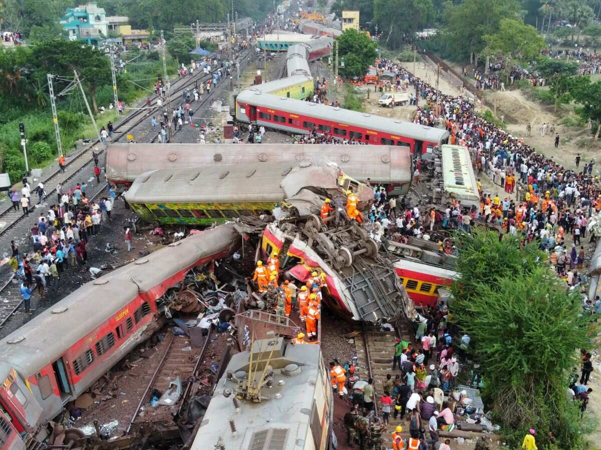 LIC ने दी ओडिशा रेल हादसा पीड़ितों को बड़ी राहत, आसानी से क्लेम प्रोसेस करने के लिए उठाया बड़ा कदम