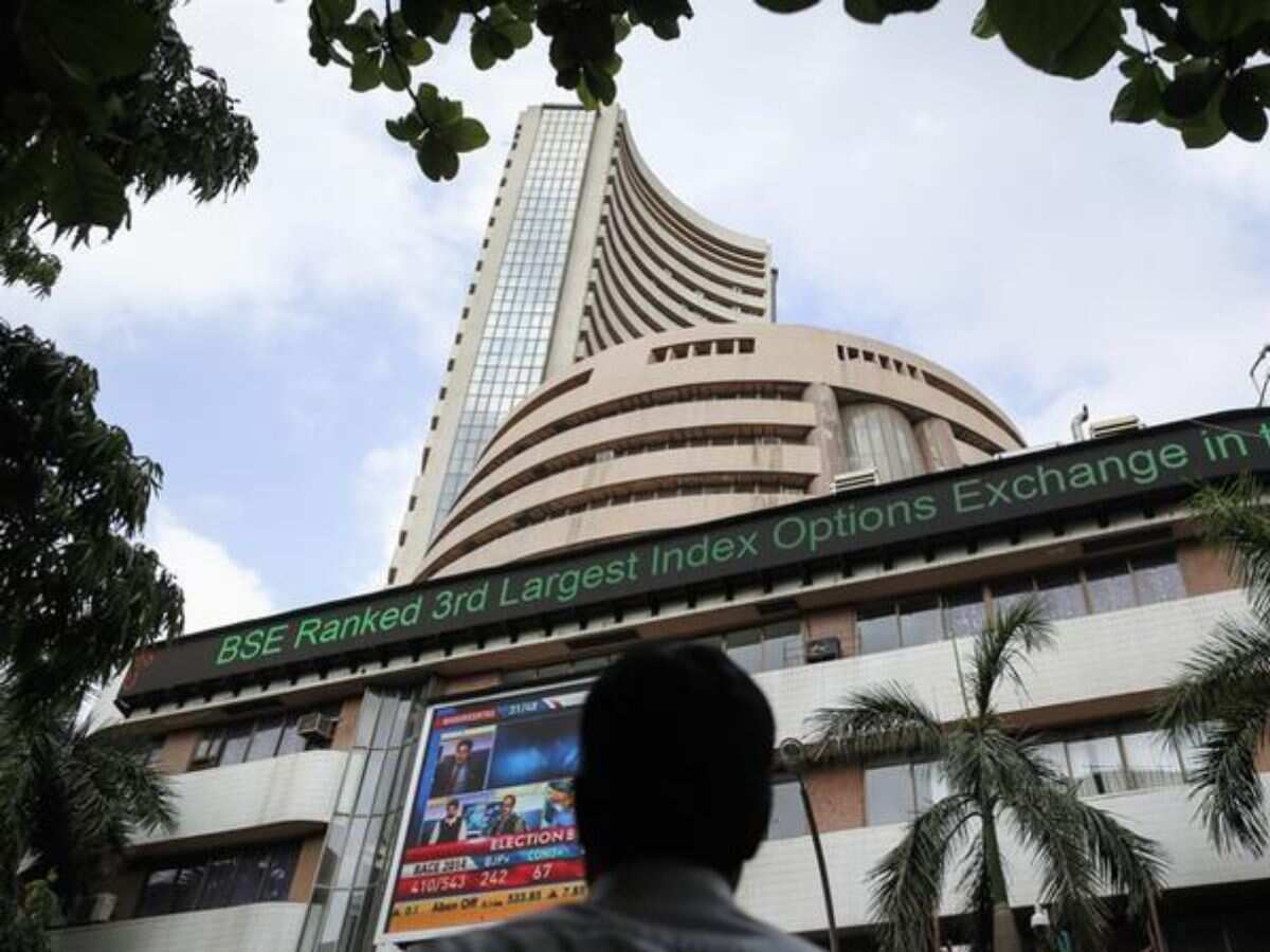 Stock Market: शेयर बाजार में तेजी का चौका; सेंसेक्स 350 अंक ऊपर बंद, ब्रिटानिया 4% चढ़ा