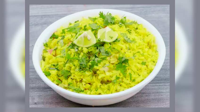 कभी महाराष्ट्र और मारवाड़ी लोगों का पारंपरिक व्यंजन था पोहा, फिर कैसे बन गया इंदौर की शान, पढ़‍िए इंदौरी पोहे की कहानी