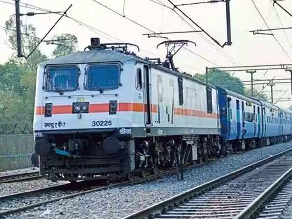 ओडिशा ट्रेन हादसे के बाद अब क्या है ट्रैक के हाल, इन रूट्स पर कैंसिल हैं दो दर्जन ट्रेनें, जानिए डिटेल्स