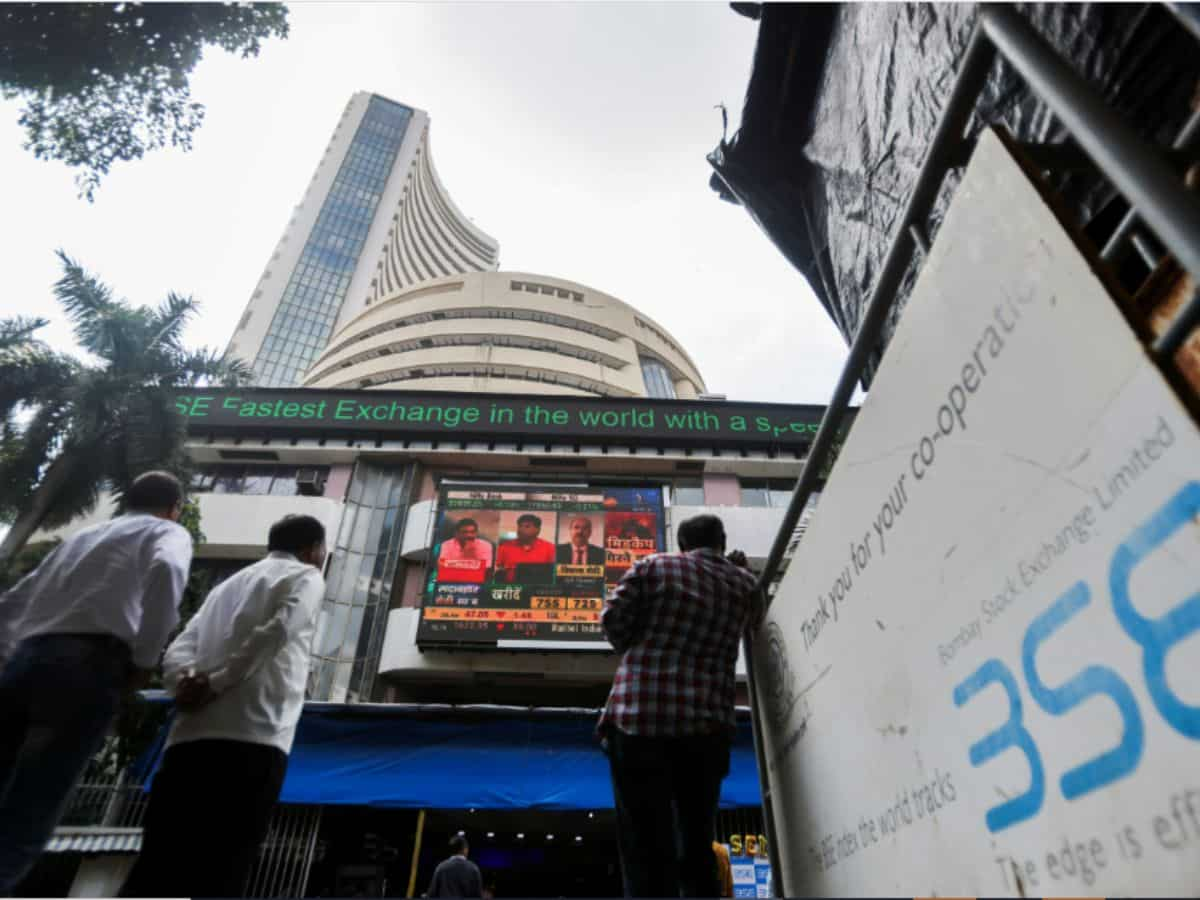 Stock Market: बाजार लगातार दूसरे दिन टूटा; सेंसेक्स 223 अंक गिरकर बंद, PSU बैंकिंग-IT शेयरों ने बनाया दबाव