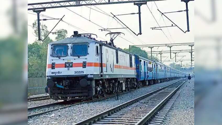 Train Cancellation: अगले दो दिन रद्द रहेंगी 32 ट्रेनें, इन राज्यों में जाने वाले यात्रियों को होगी परेशानी, चेक करें लिस्ट