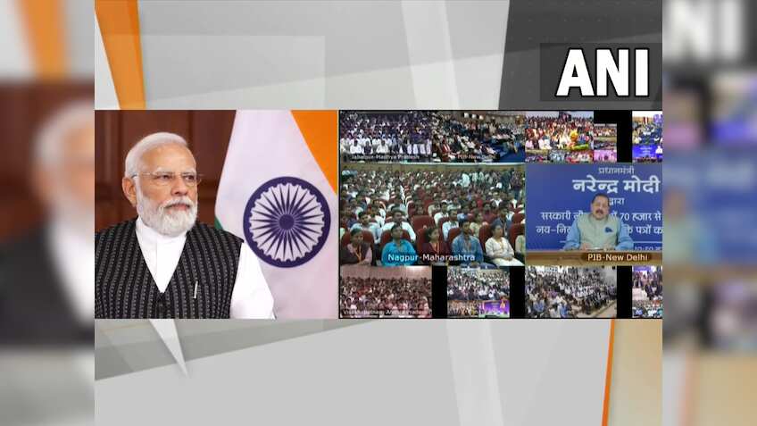 Rozgar Mela: छठवें रोजगार मेले में पीएम नरेंद्र मोदी ने 70,126 युवाओं को बांटें अपॉइंटमेंट लेटर, इन विभागों में होगी नियुक्ति