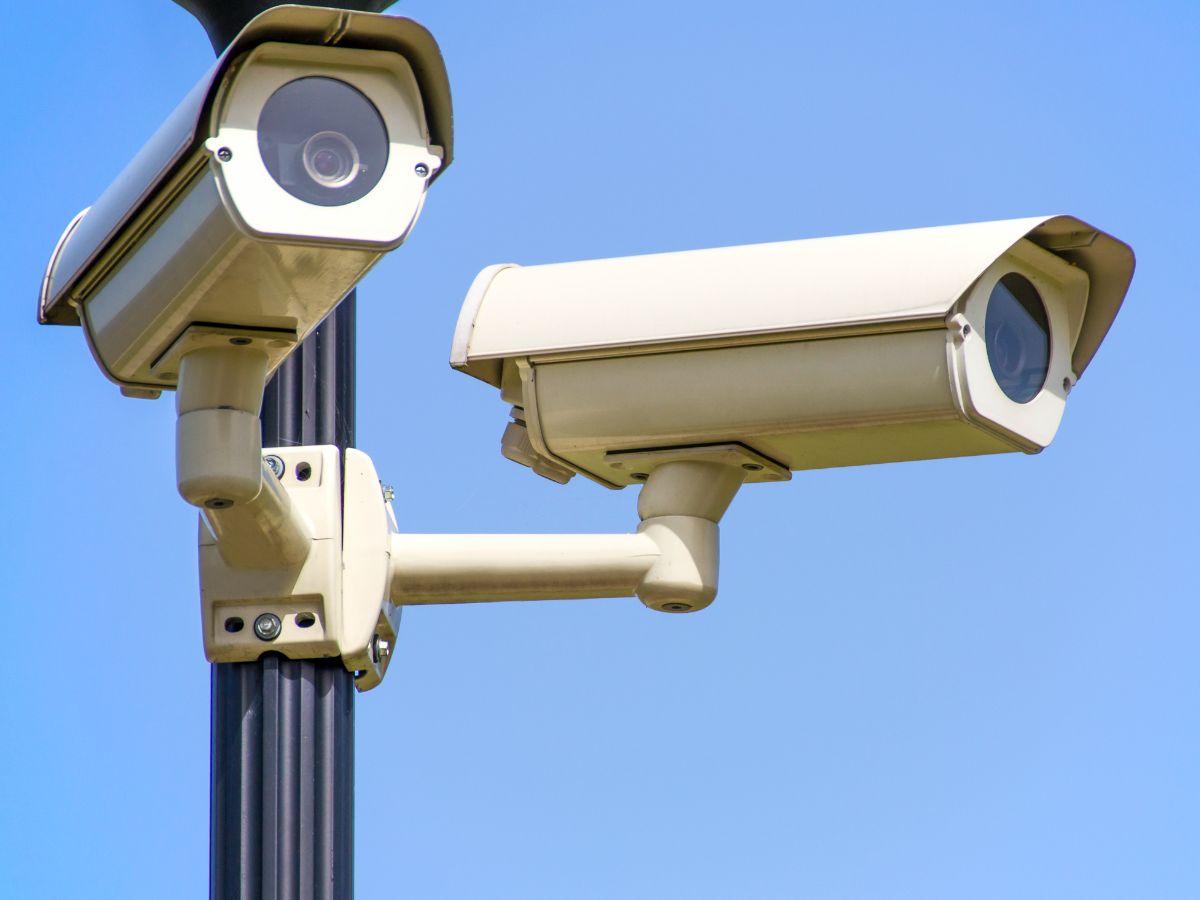 पुलिस की इस अनोखी पहल से अपराधों पर लगेगी लगाम, CCTV कैमरा लगवाने वालों को दे रही है इनाम| Zee Business Hindi