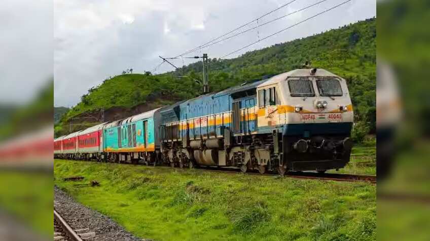 Indian Railways: पैसेंजर्स की इस गलती से भर गया रेलवे का खजाना, 2 महीने में कमा लिए 36 करोड़ रुपये