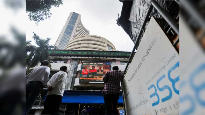 Stock Market: बाजार में 3 दिन की तेजी पर ब्रेक; Sensex 300 अंक टूटा, बैंकिंग-IT शेयरों ने बनाया दबाव