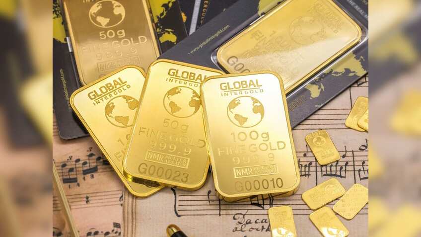 Gold Silver Price Today: सोने में भयंकर गिरावट, 10 ग्राम का भाव ₹450 हुआ सस्ता; चांदी भी ₹1300 फिसली