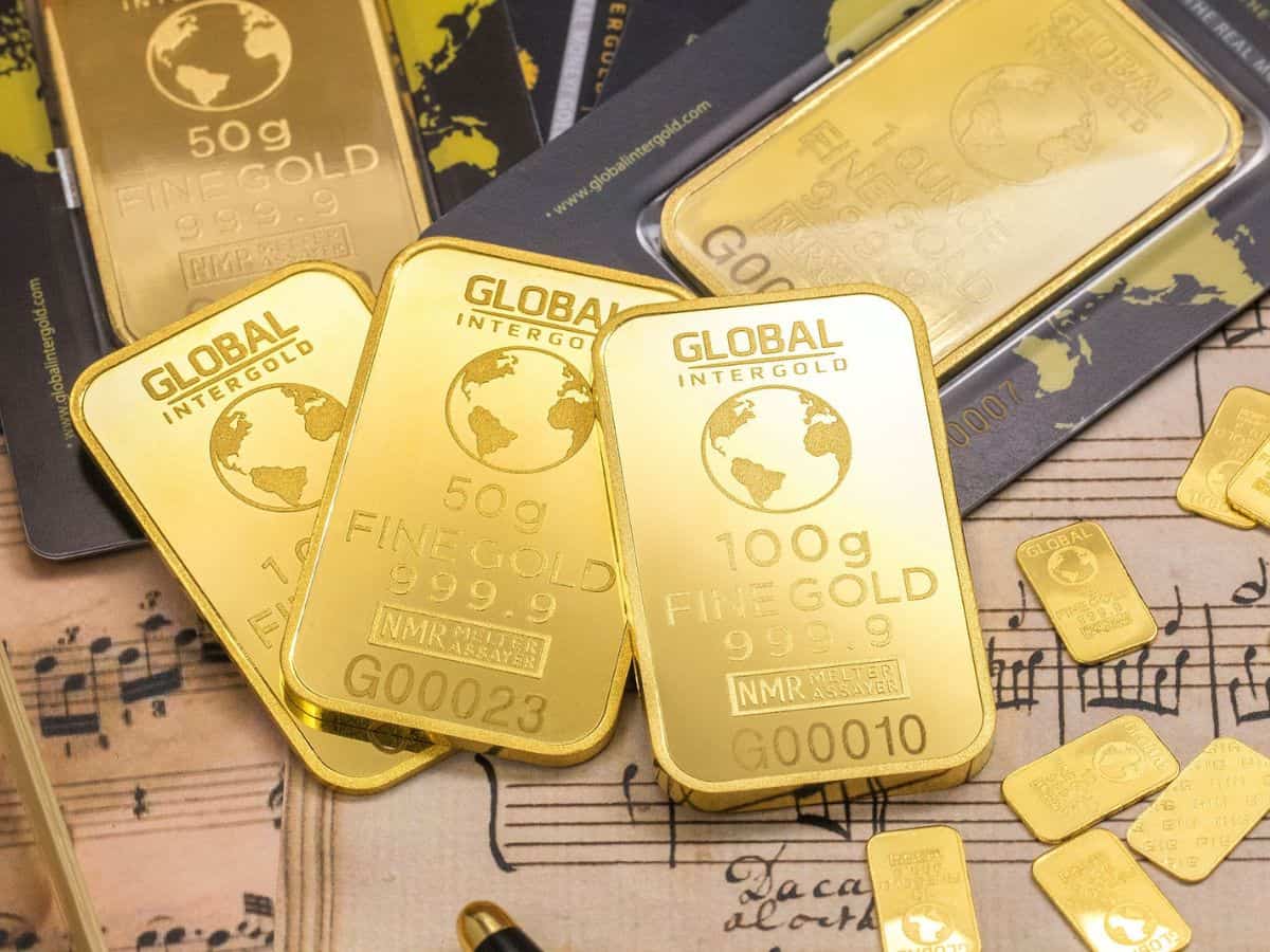 Gold Silver Price Today: सोने में भयंकर गिरावट, 10 ग्राम का भाव ₹450 हुआ सस्ता; चांदी भी ₹1300 फिसली